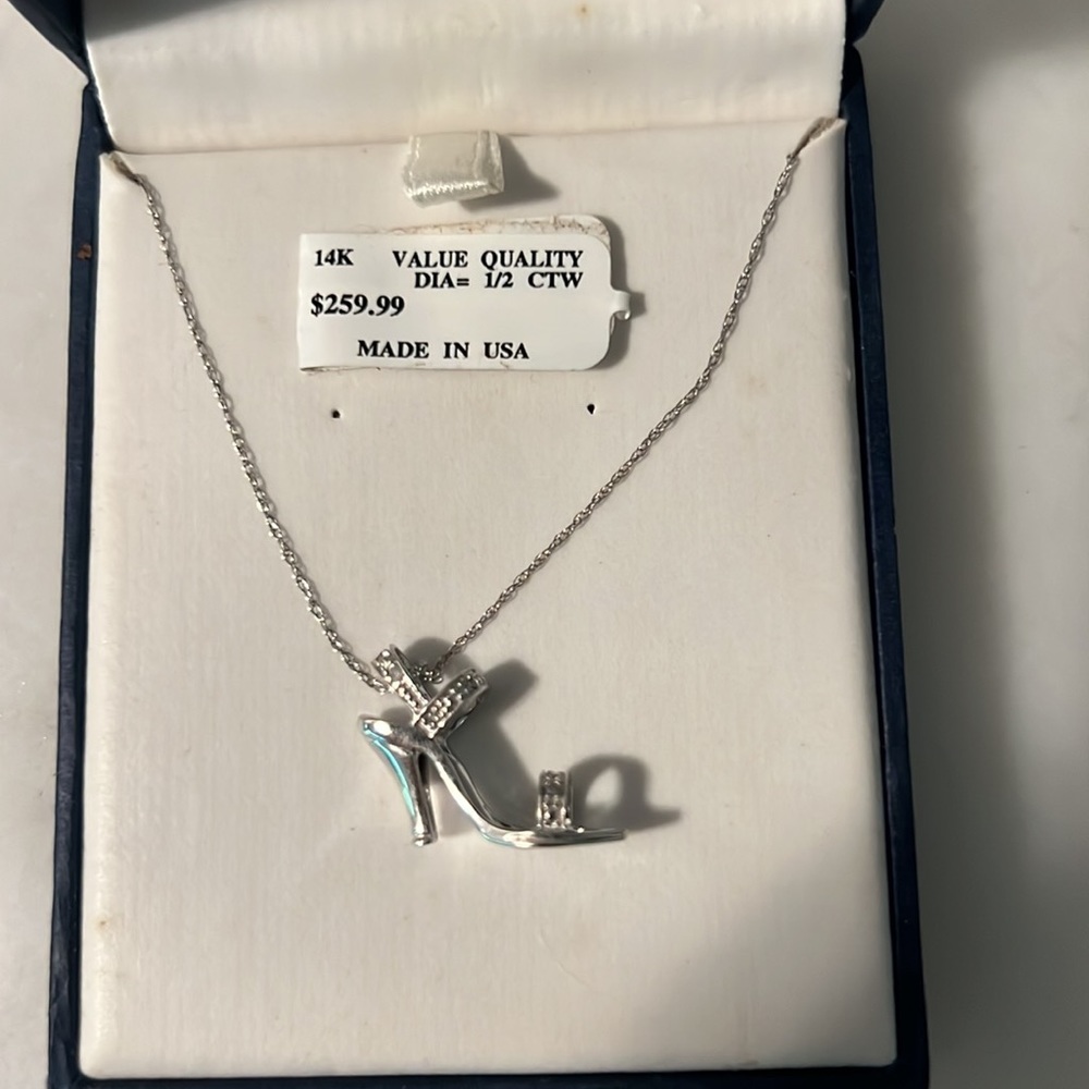 14k white gold and 1/2 ctw diamond shoe necklace - Picture 3 of 6